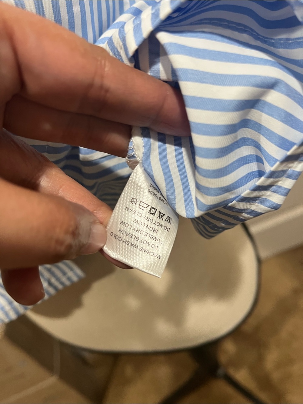 FASHION NOVA BLUE AND WHITE CROPPED BUTTON UP TOP - Picture 8 of 9